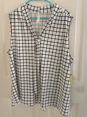 NWT Sleeveless White & Black Tie-Neck Top Size 2X